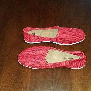 Red mesh flats (NWOT)